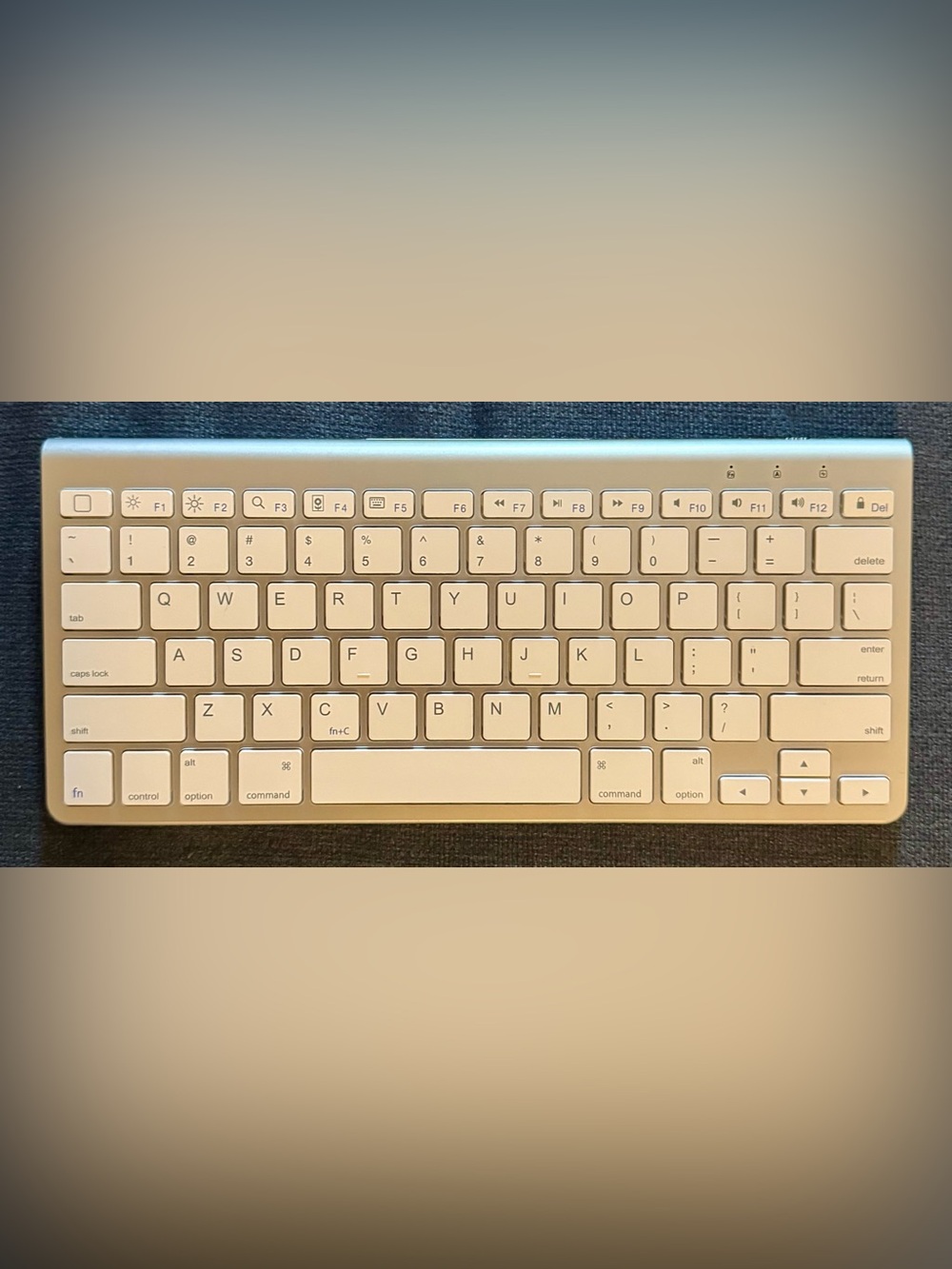 Slim Wireless Aluminum Keyboard in Silver and White
